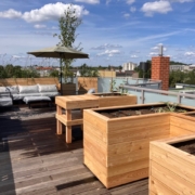 Holzmöbel aus Lärchenholz für die Dachterrasse