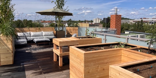 Holzmöbel aus Lärchenholz für die Dachterrasse